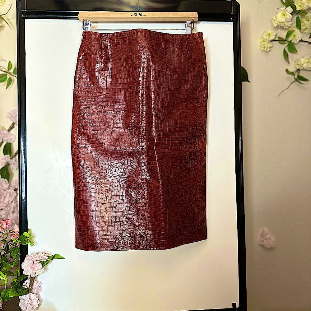 Nicole Farhi 100% leather! Very comfortable and extremely classy!